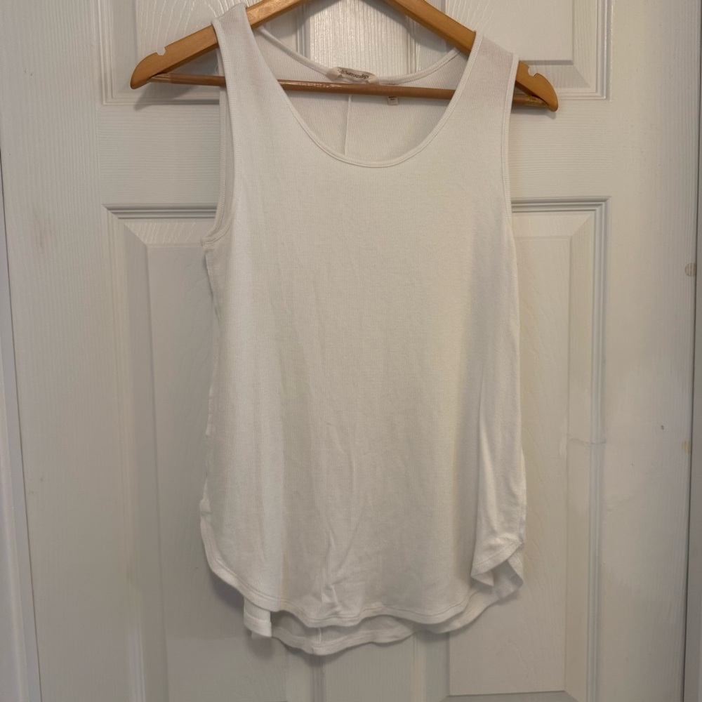 NWOT Soft Surroundings Ribbed Backseam Round Hem Tank Top